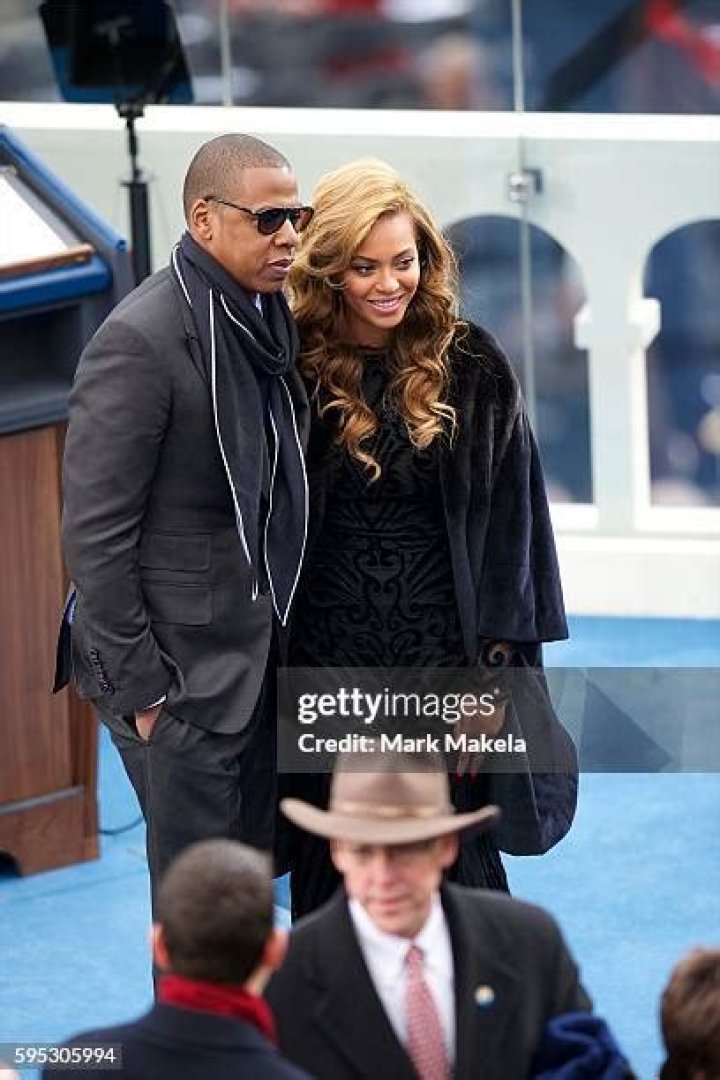 Beyonce & Jay-Z pose on stage