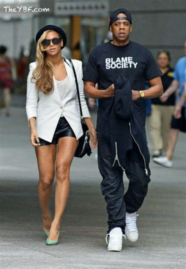 Beyonce & Jay-Z Walking To The Stage