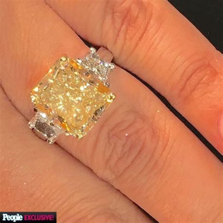 luann de Lesseps engagement ring cost pics