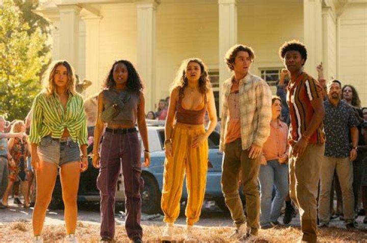 Outer Banks. (L to R) Rudy Pankow as JJ, Madelyn Cline as Sarah Cameron, Carlacia Grant as Cleo, Chase Stokes as John B, Jonathan Daviss as Pope in episode 301 of Outer Banks. Cr. Jackson Lee Davis/Netflix &copy; 2022