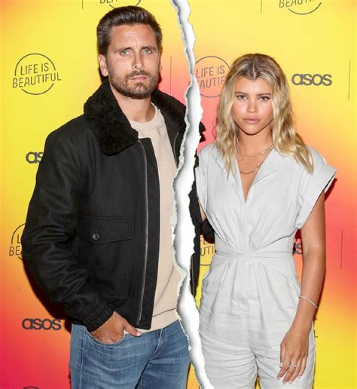 Scott Disick and Sofia Richie Scott Disick and Sofia Richie out and about, Miami Beach, USA - 23 Sep 2017 Scott Disick new girlfriend Sofia Richie in a skimpy red bikini top taking a walk by the beach in Miami